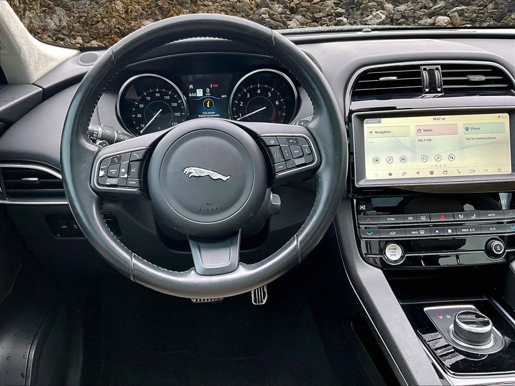 Used 2019 Jaguar F-PACE Premium image 5