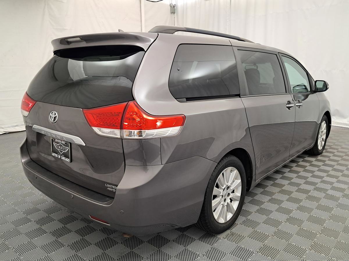 Used 2013 Toyota Sienna Limited w/ Premium Pkg image 4