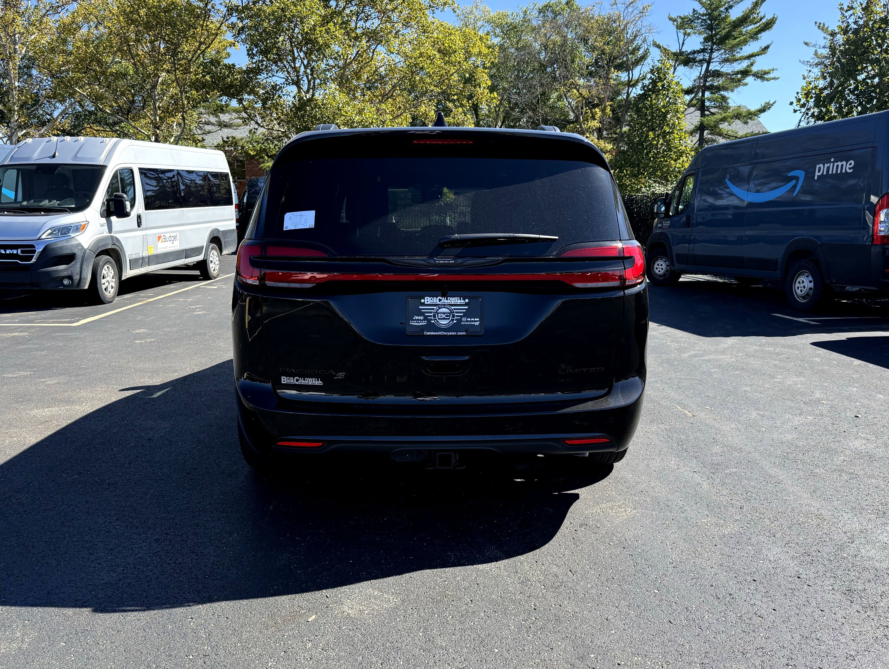 New 2026 Chrysler Pacifica Limited image 8