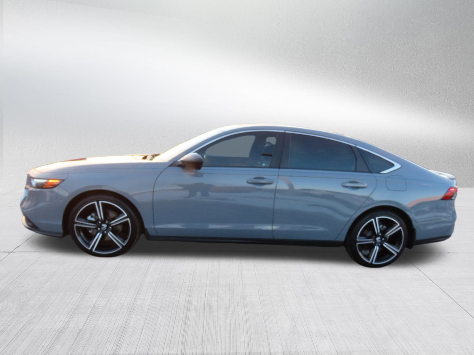 Used 2023 Honda Accord Sport image 4