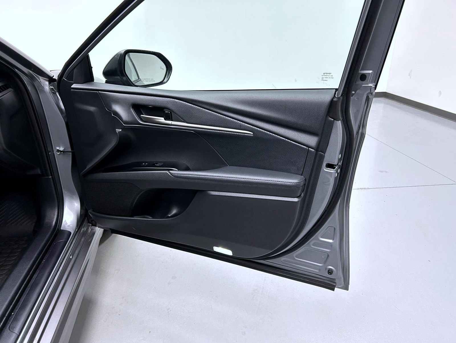 Used 2025 Toyota Camry XSE FWD image 16