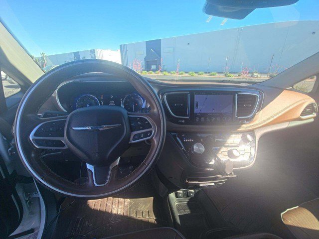 Used 2017 Chrysler Pacifica Limited FWD image 7