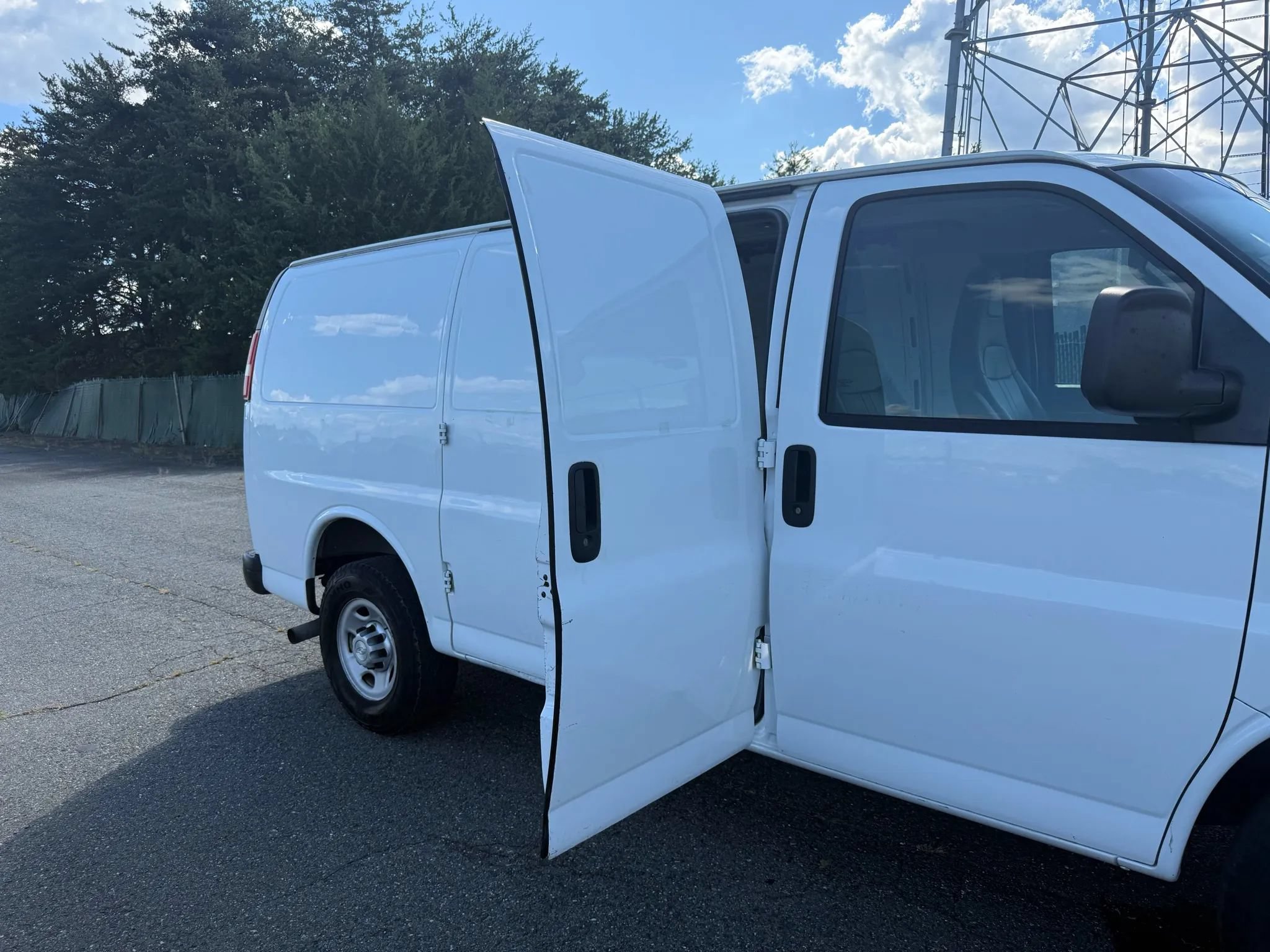 Used 2016 Chevrolet Express 2500 RWD image 54
