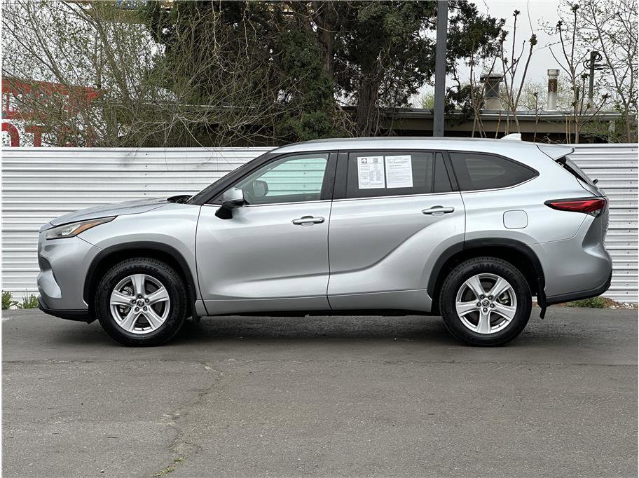 Used 2020 Toyota Highlander LE AWD/4WD image 13