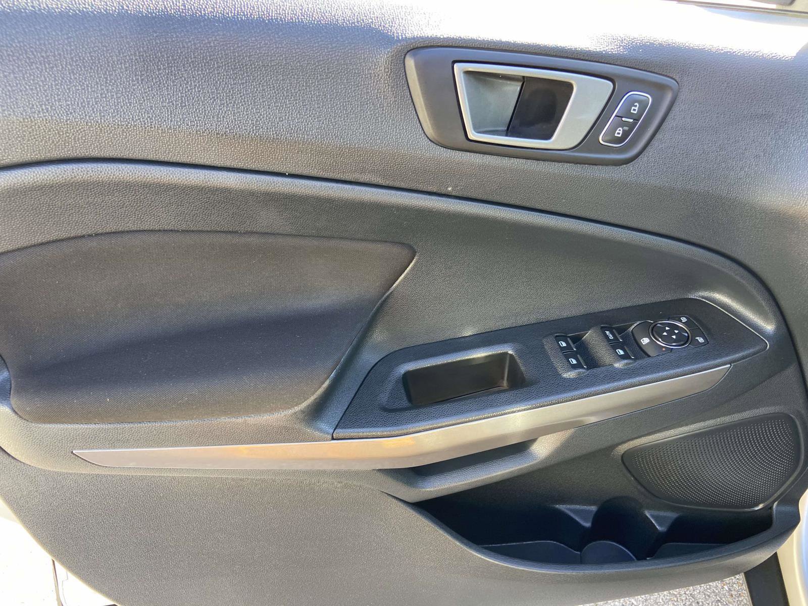 Used 2021 Ford EcoSport SE w/ SE Convenience Package image 9