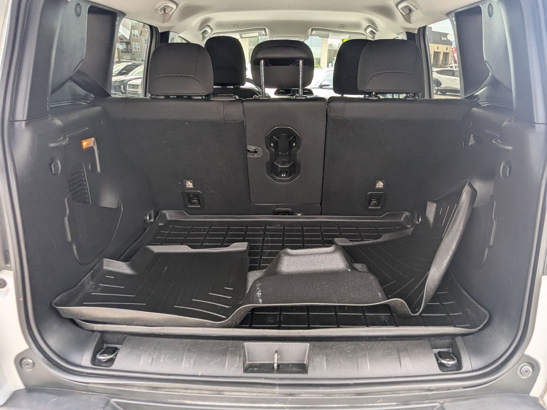 Used 2020 Jeep Renegade Latitude w/ Popular Equipment Group image 29