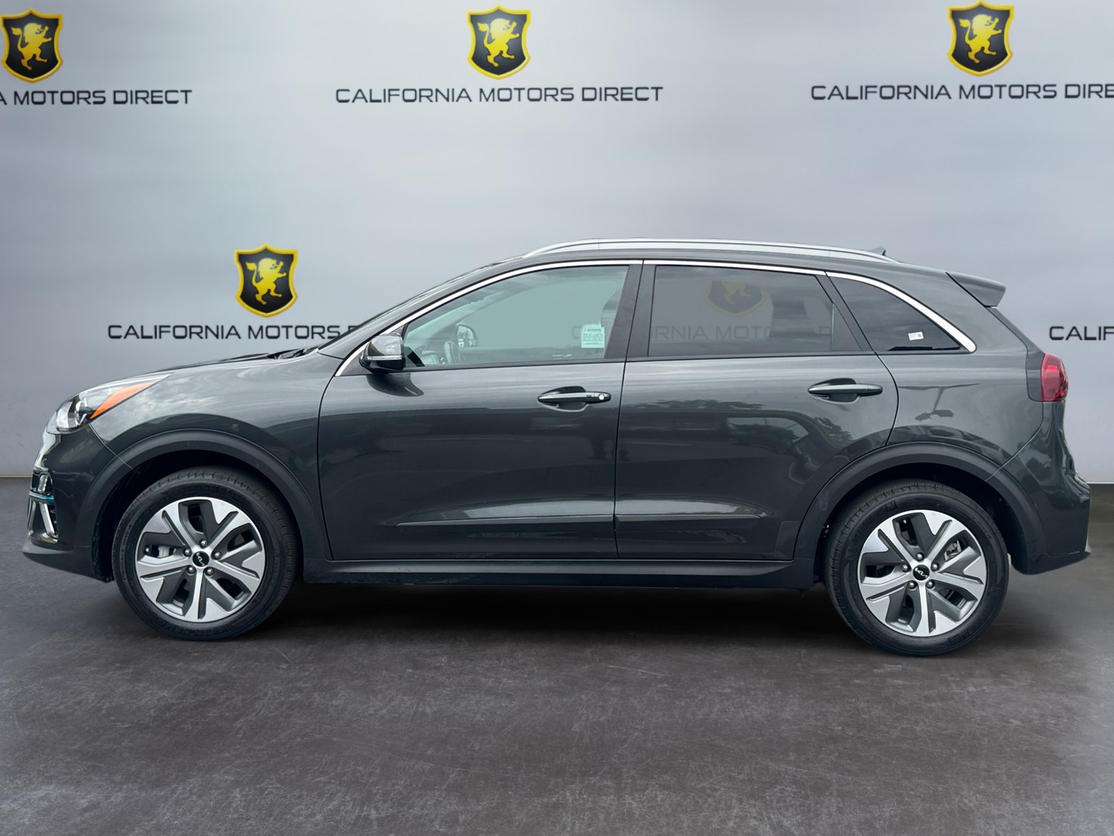 Used 2022 Kia Niro EX FWD image 2