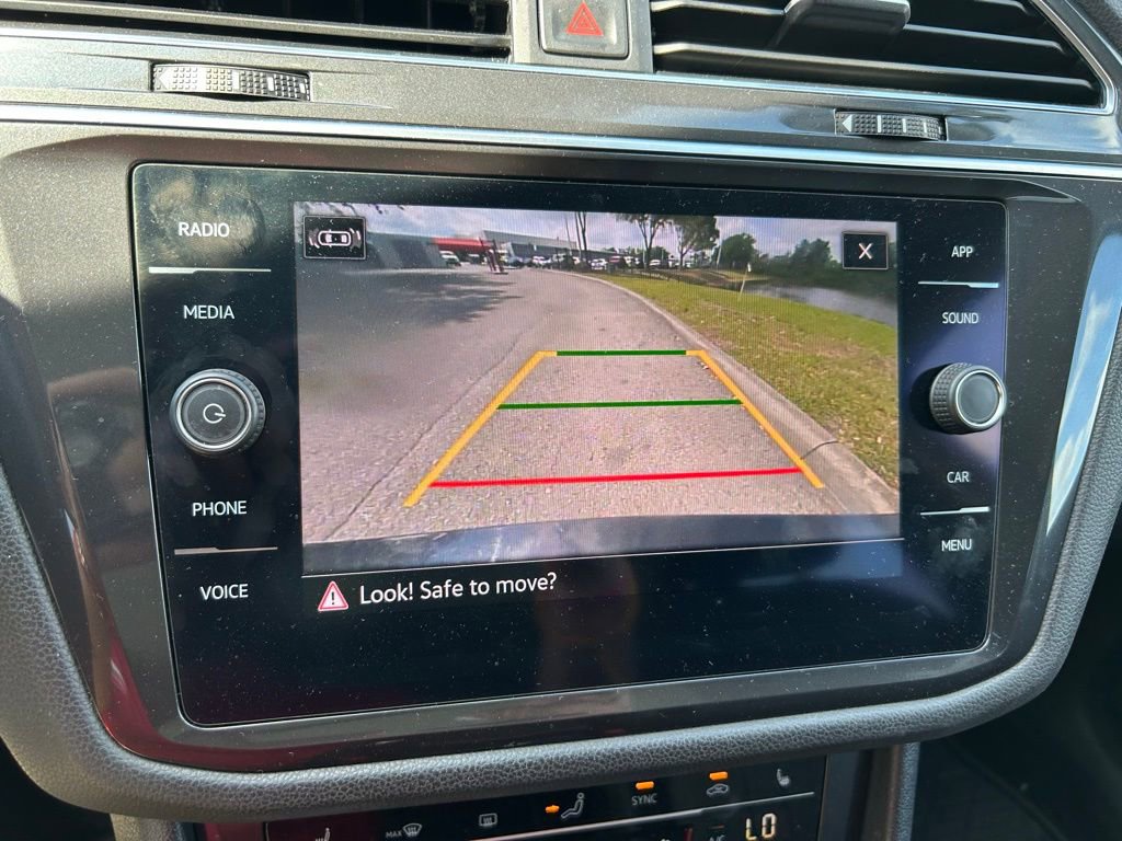 Used 2022 Volkswagen Tiguan SE w/ Panoramic Sunroof Package AWD/4WD image 24