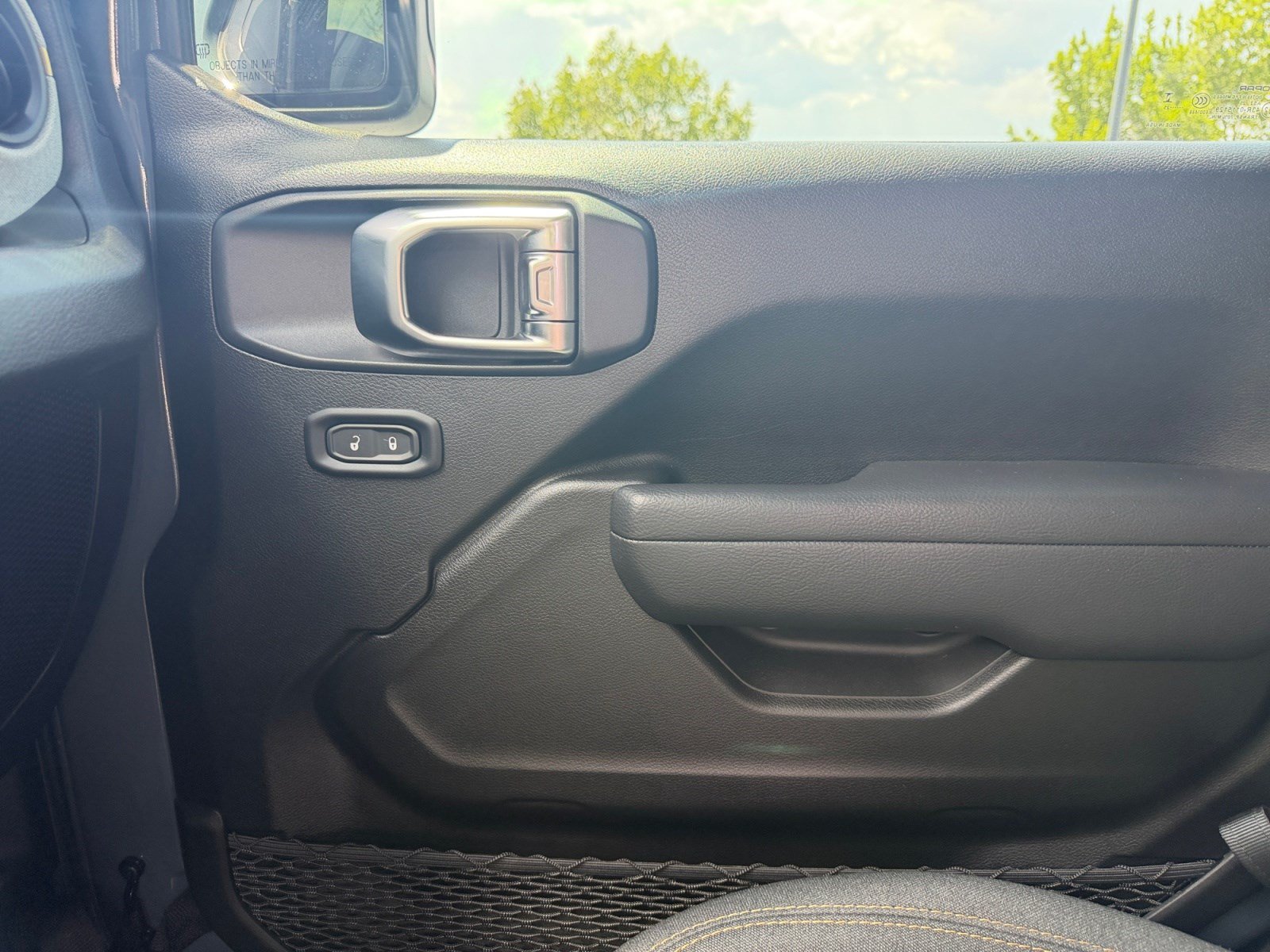 Used 2025 Jeep Wrangler Sport AWD/4WD image 16