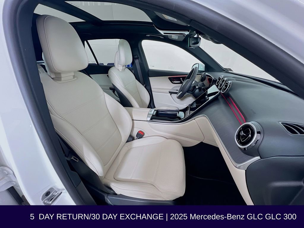 Used 2025 Mercedes-Benz GLC 300 4MATIC image 32