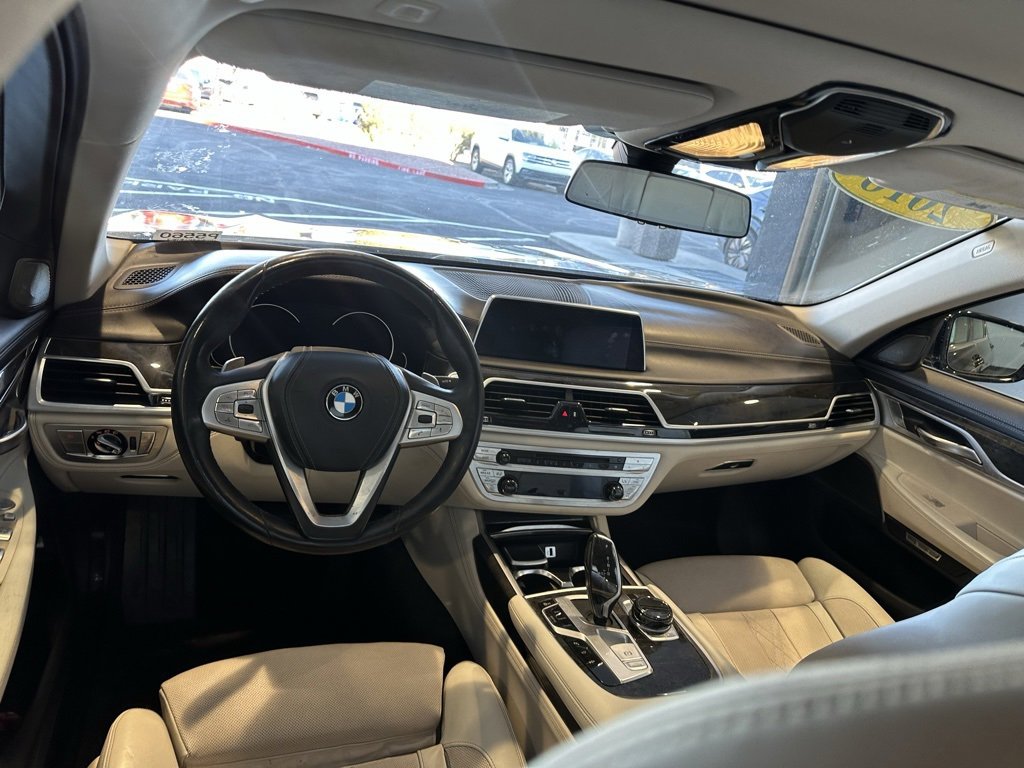 Used 2016 BMW 740i image 8