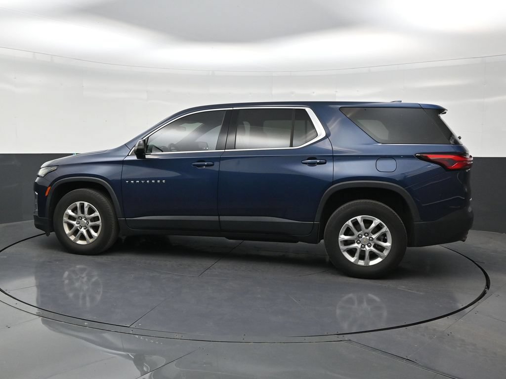 Used 2023 Chevrolet Traverse LS FWD image 2