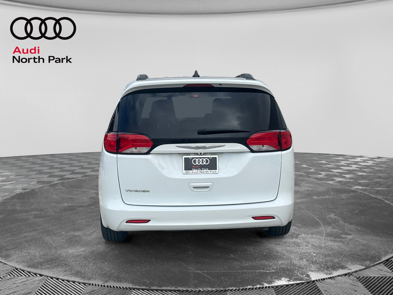 Used 2021 Chrysler Voyager Lxi FWD image 4