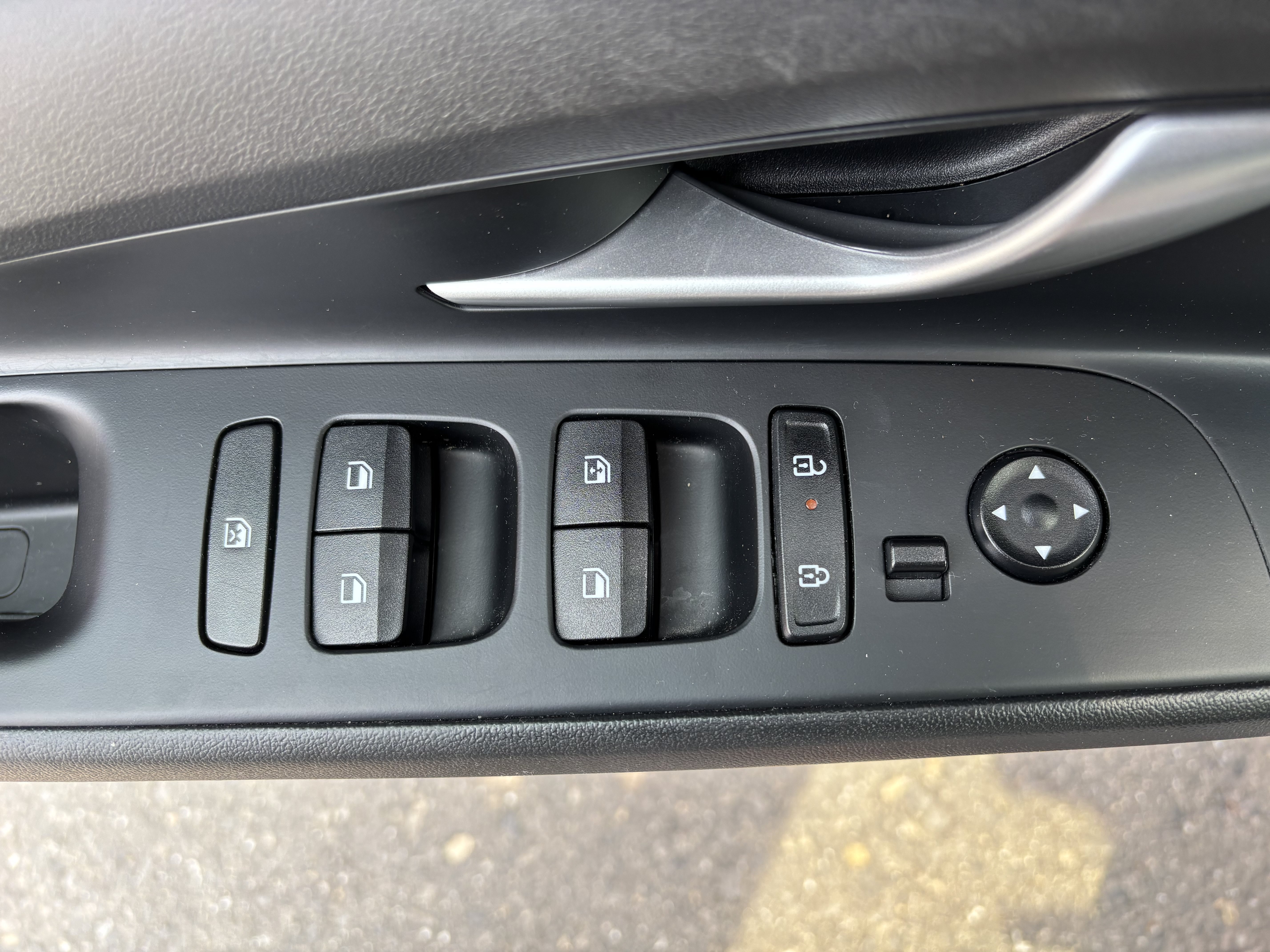 Used 2025 Hyundai Elantra SEL FWD image 17