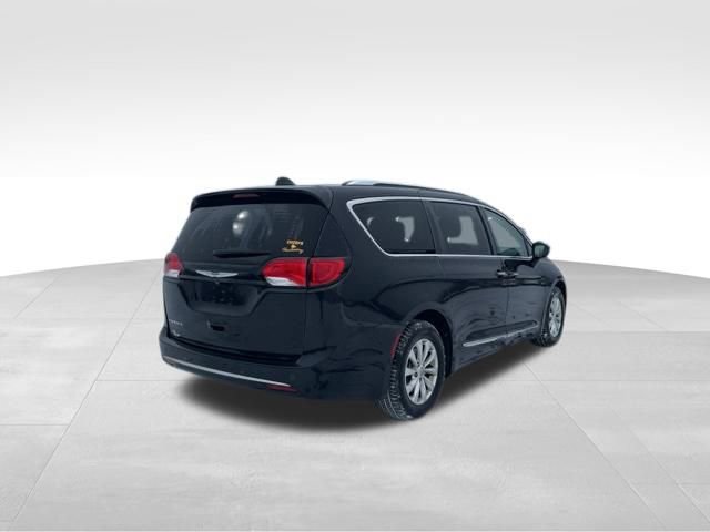 Used 2018 Chrysler Pacifica Touring-L image 5