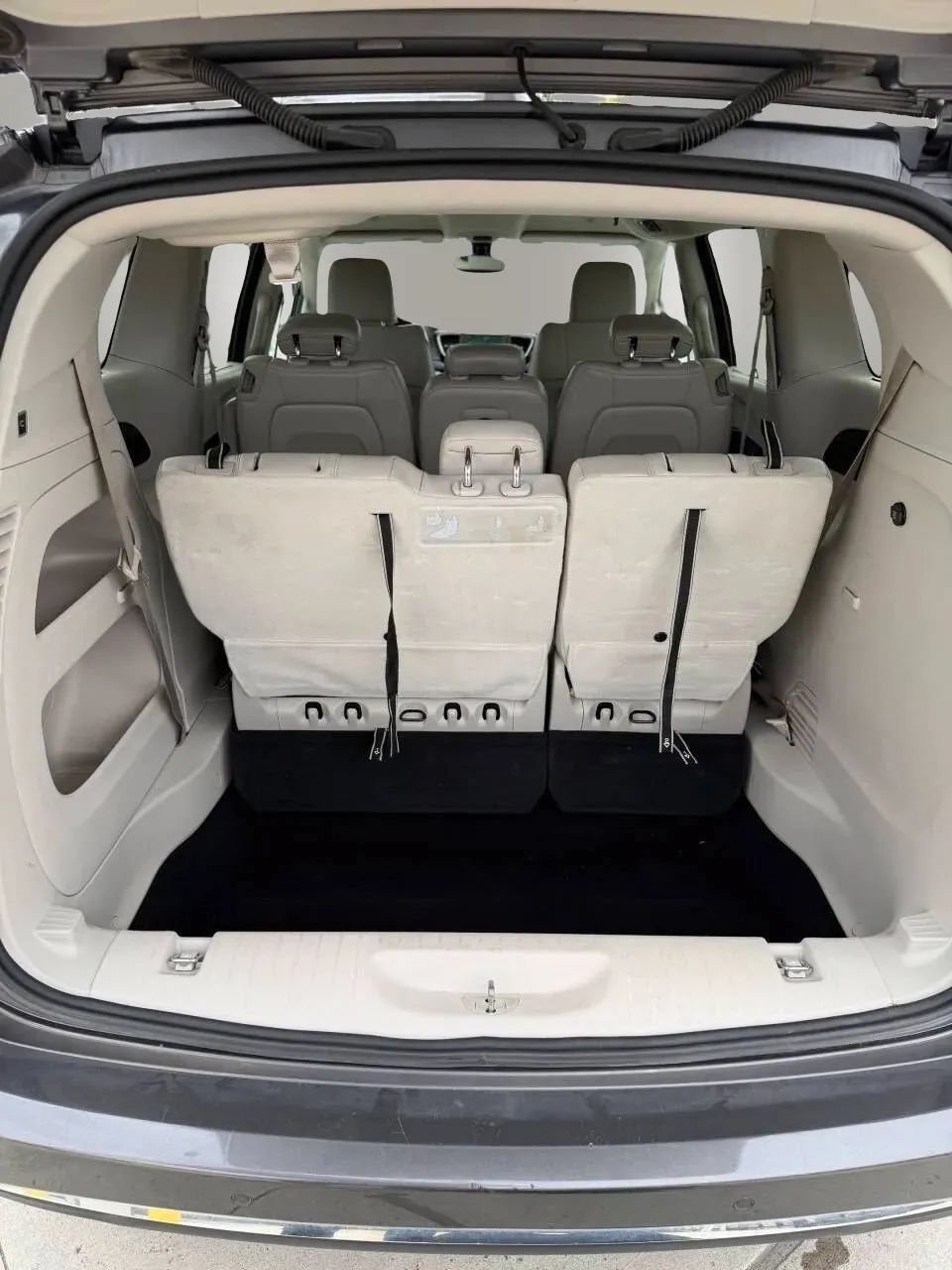 Used 2019 Chrysler Pacifica Touring-L FWD image 21