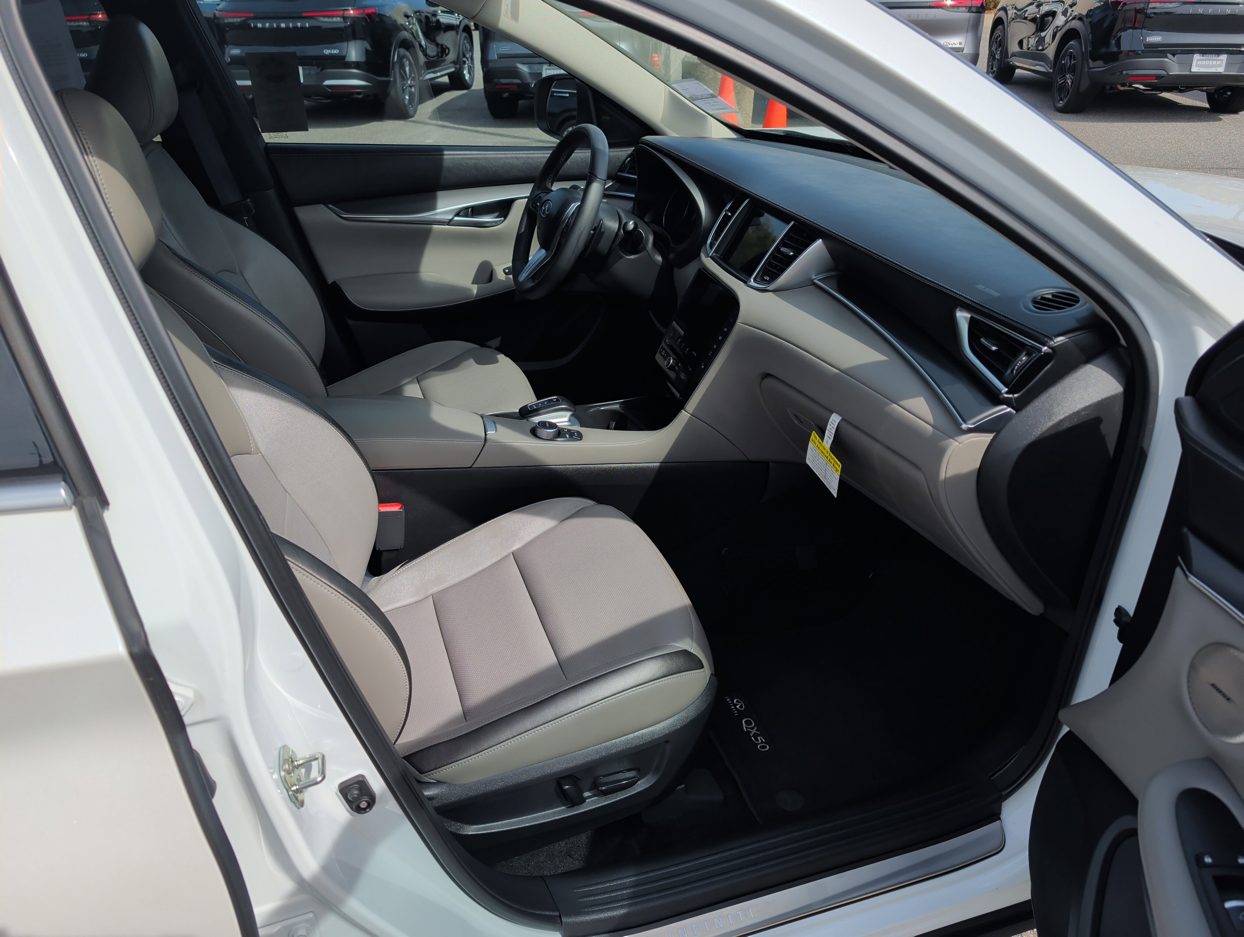 Certified 2025 INFINITI QX50 Luxe w/ Cargo Package image 12