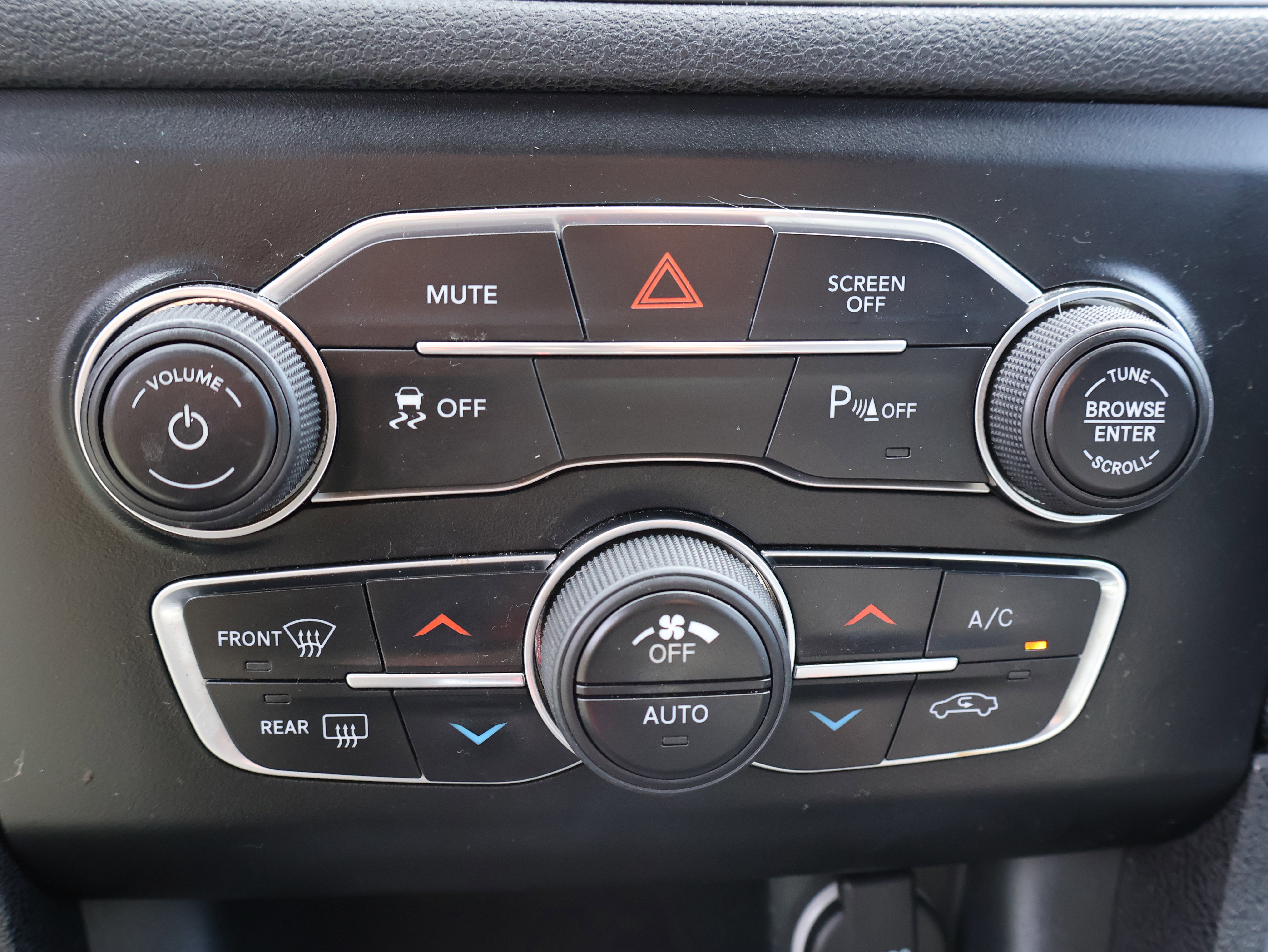 Used 2017 Dodge Charger SXT w/ AWD Plus Group image 26