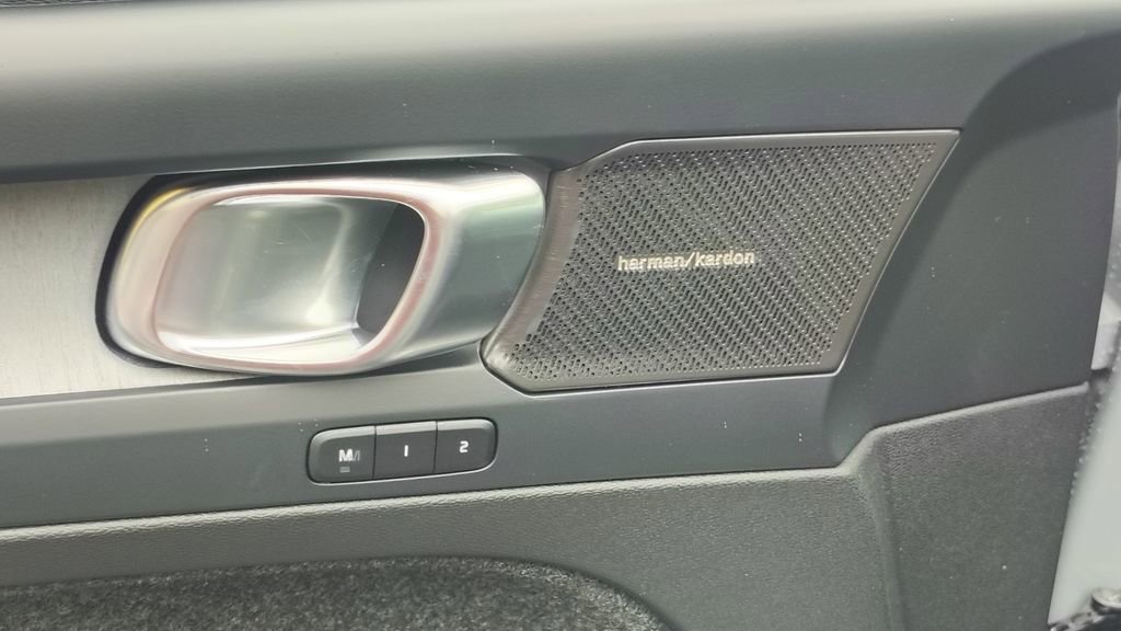 New 2026 Volvo XC40 B5 Plus w/ Climate Package image 9