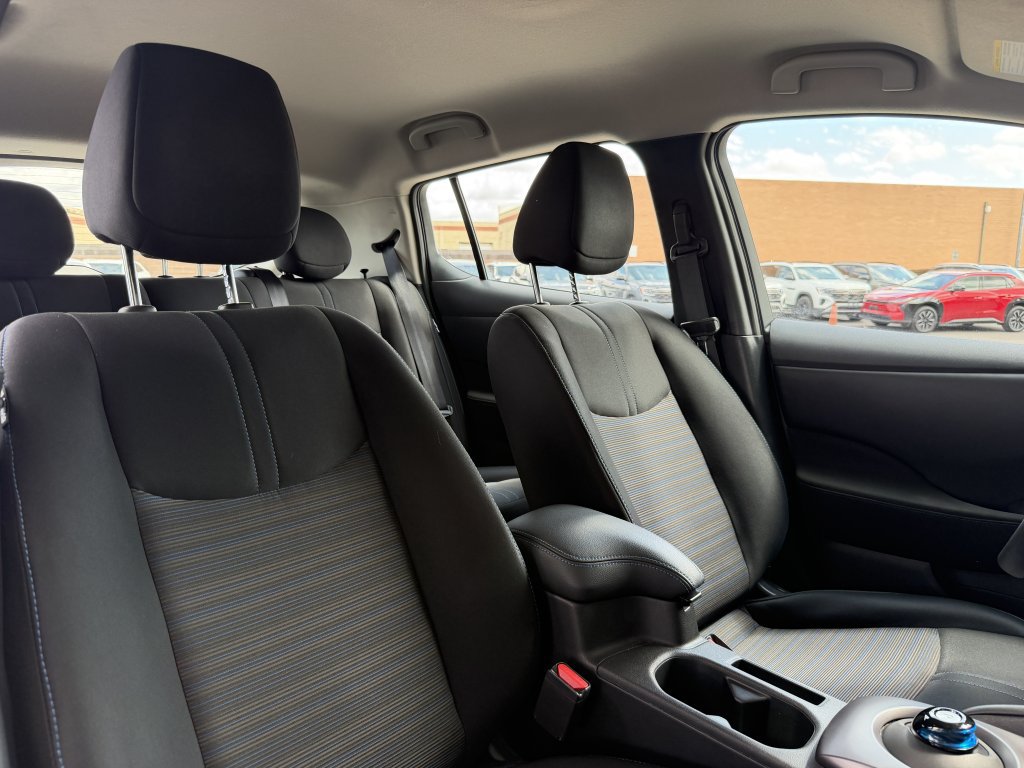 Used 2025 Nissan Leaf S FWD image 38