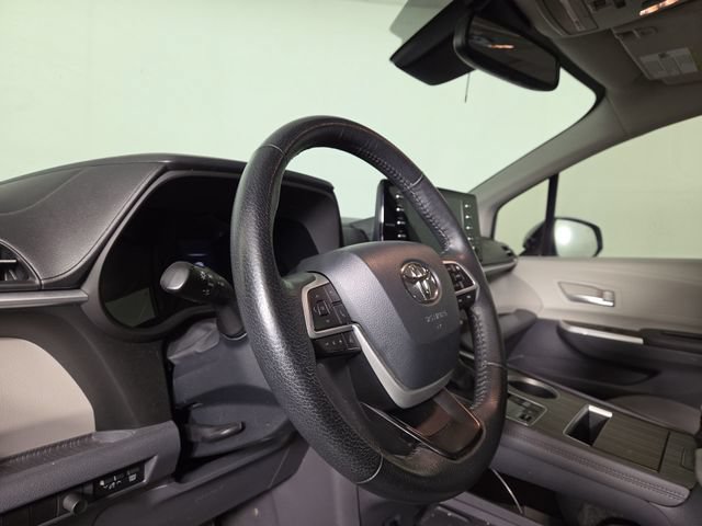 Used 2022 Toyota Sienna XLE FWD image 15
