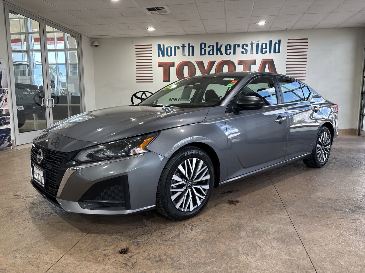 Used 2025 Nissan Altima 2.5 SV FWD image 1