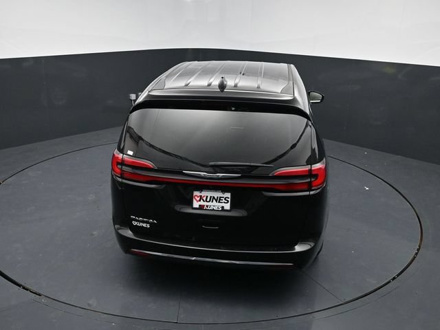 Used 2024 Chrysler Pacifica Touring-L FWD image 40