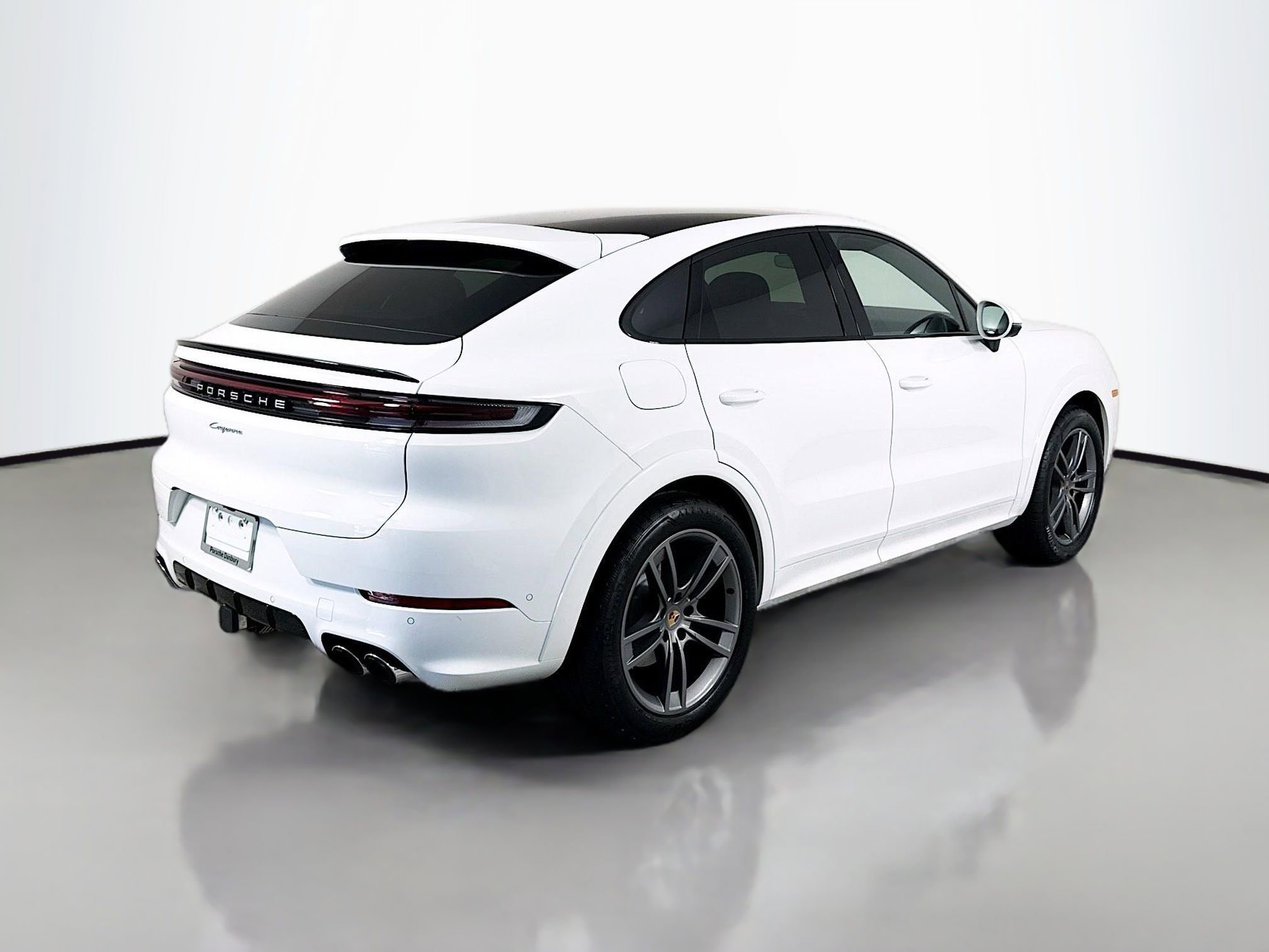 Certified 2025 Porsche Cayenne Coupe image 9