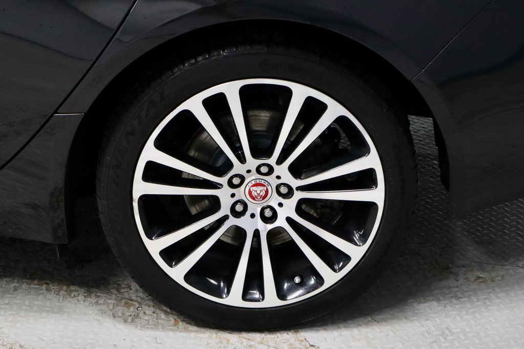 Used 2020 Jaguar XF Prestige image 18