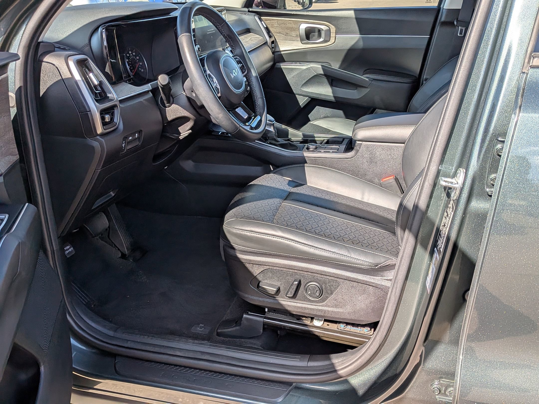 Used 2023 Kia Sorento S AWD/4WD image 11