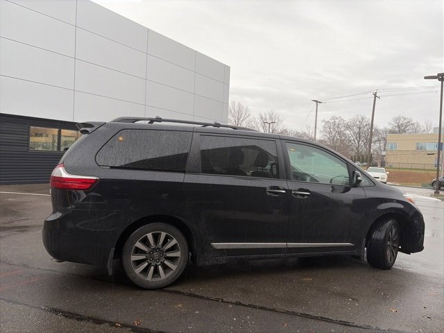 Used 2019 Toyota Sienna Limited image 3