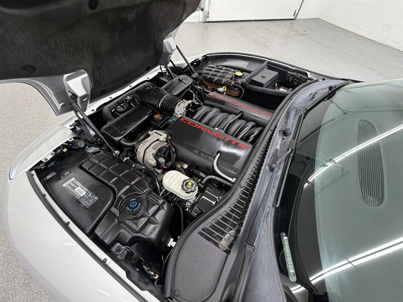 Used 2001 Chevrolet Corvette Convertible w/ Preferred Equipment Group1 RWD image 17