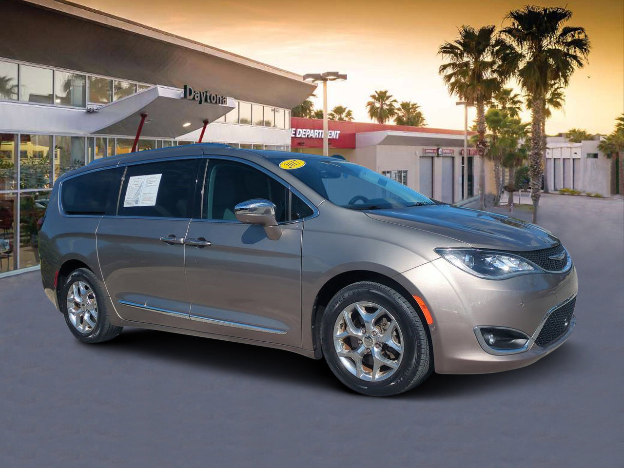 Used 2017 Chrysler Pacifica Limited image 1