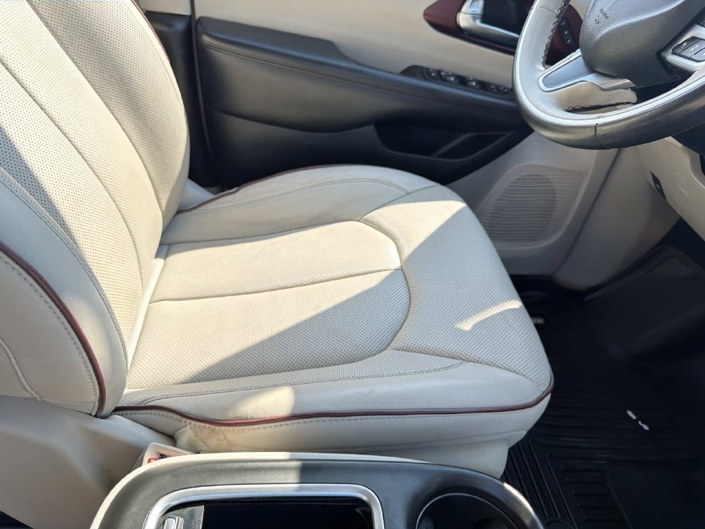 Used 2020 Chrysler Pacifica Limited w/ Advanced Safetytec Group FWD image 14