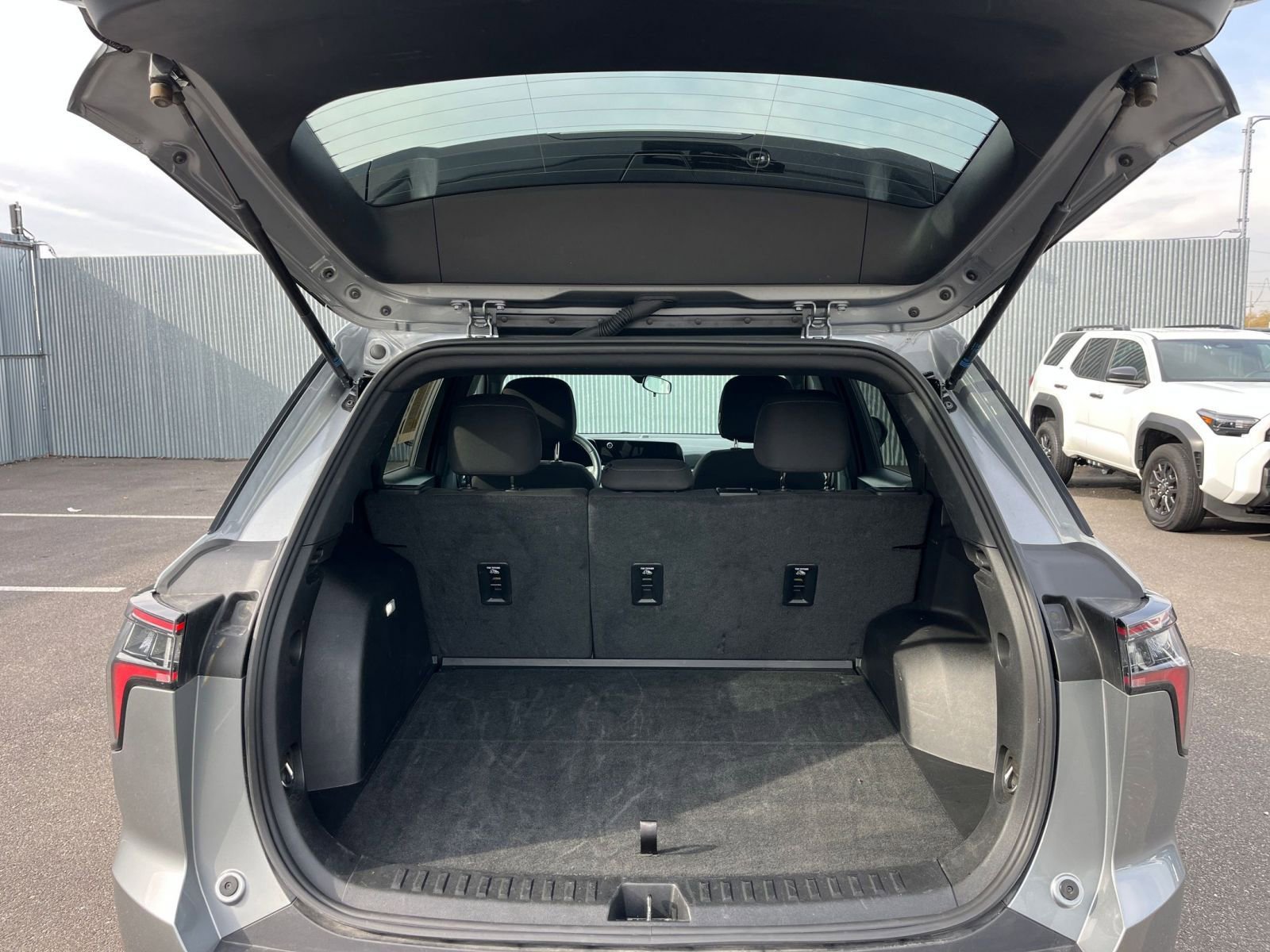 Used 2025 Chevrolet Equinox LT image 30