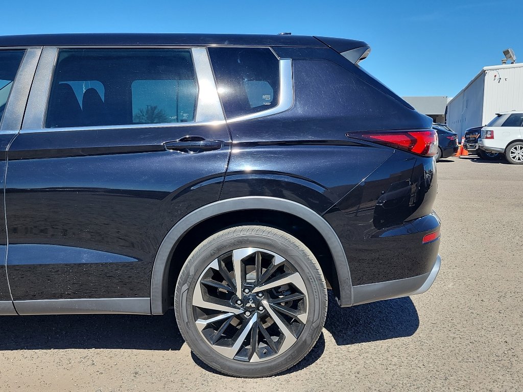 Used 2022 Mitsubishi Outlander SEL Black Edition image 9