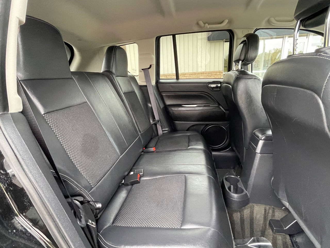 Used 2016 Jeep Compass Latitude image 23