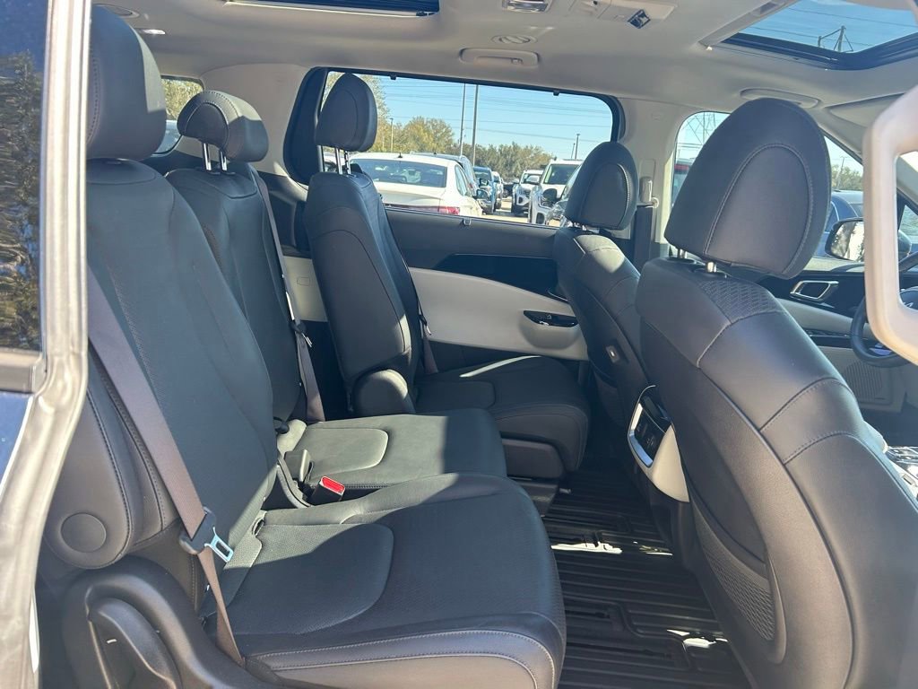 Used 2023 Kia Carnival SX Prestige image 38