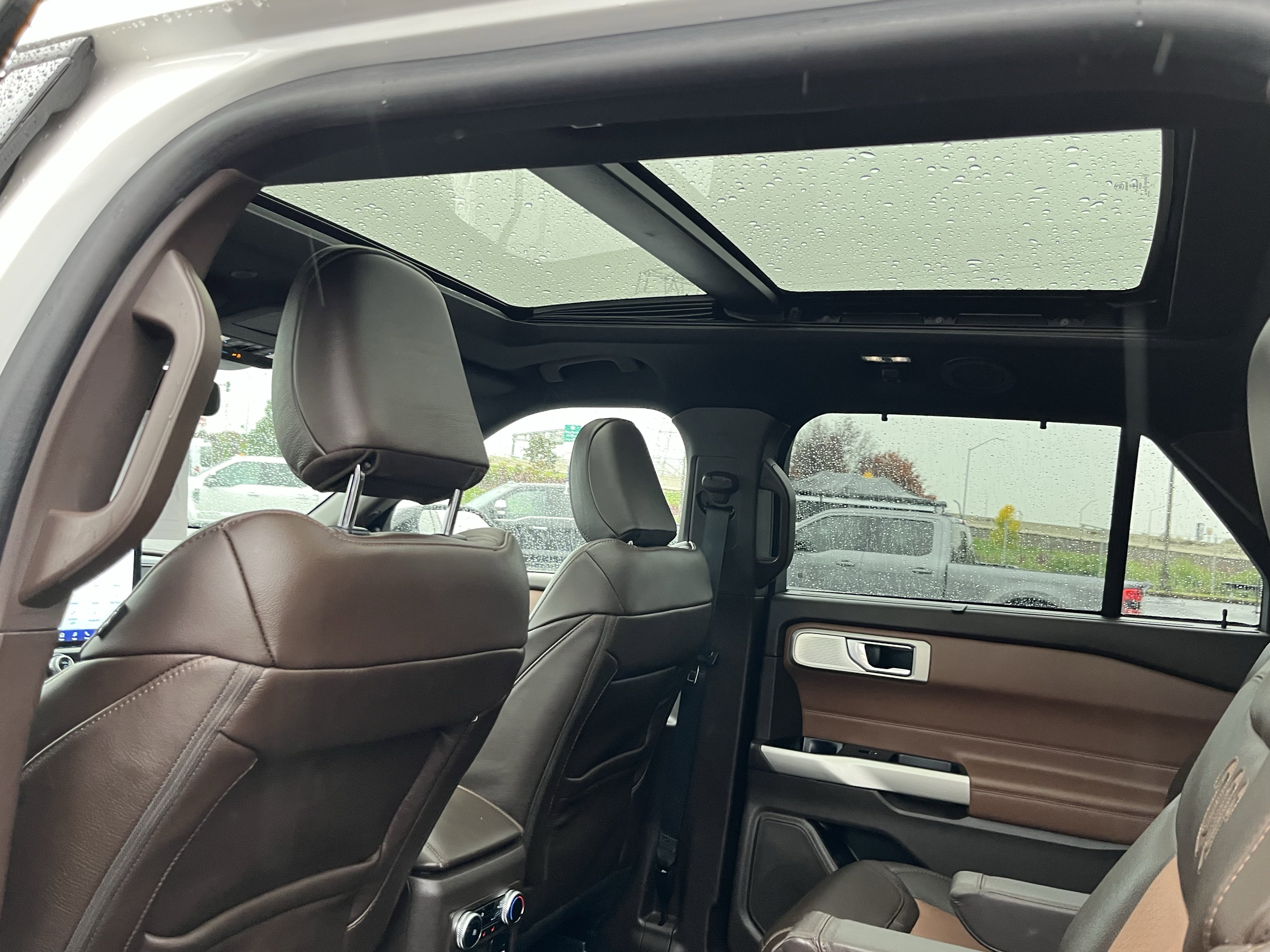 Used 2022 Ford Explorer King Ranch w/ Technology Package AWD/4WD image 12