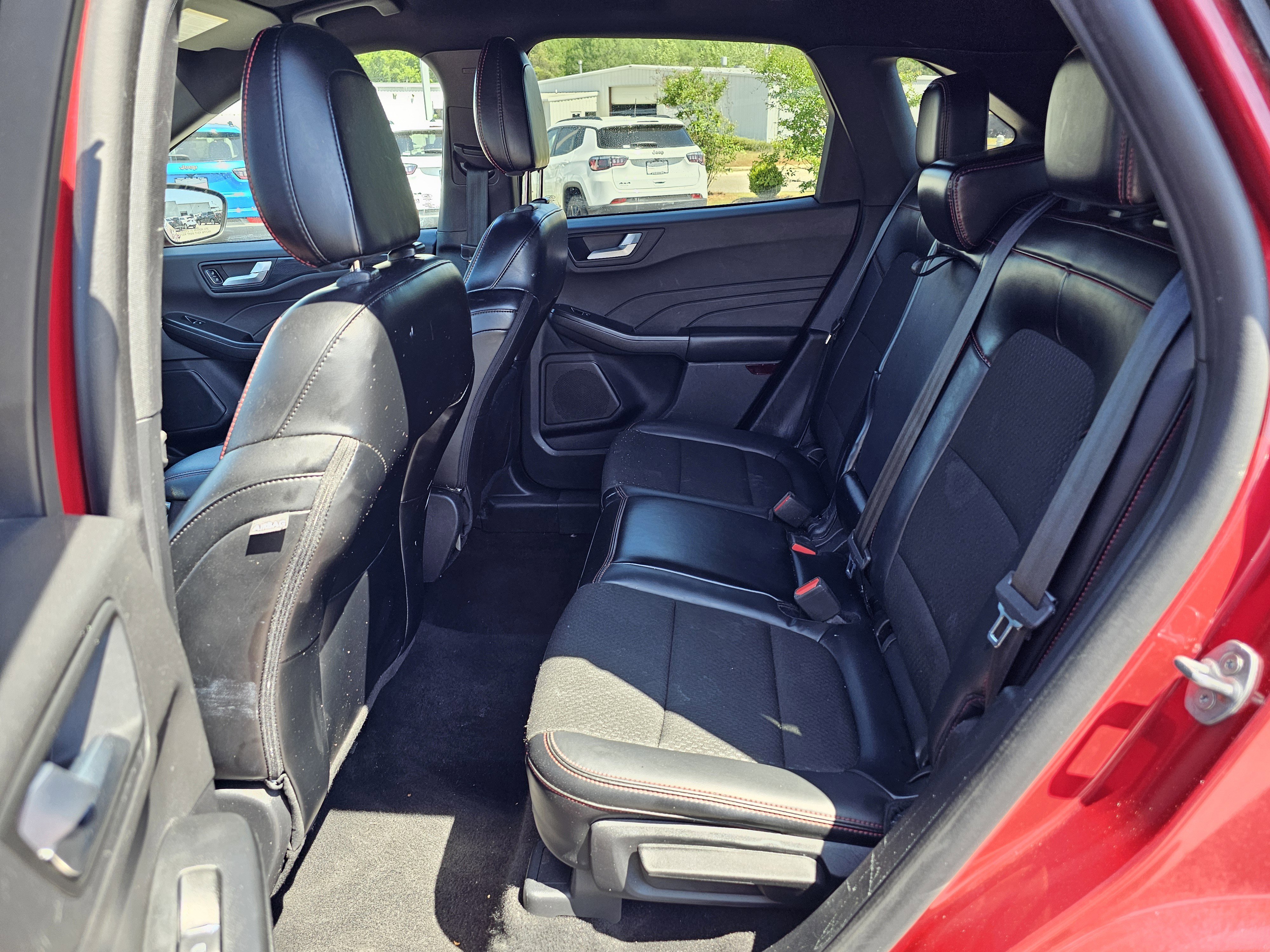 Used 2025 Ford Escape ST-Line w/ Tech Pack #1 FWD image 32