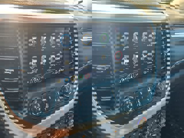 Used 2023 GMC Acadia SLT image 16