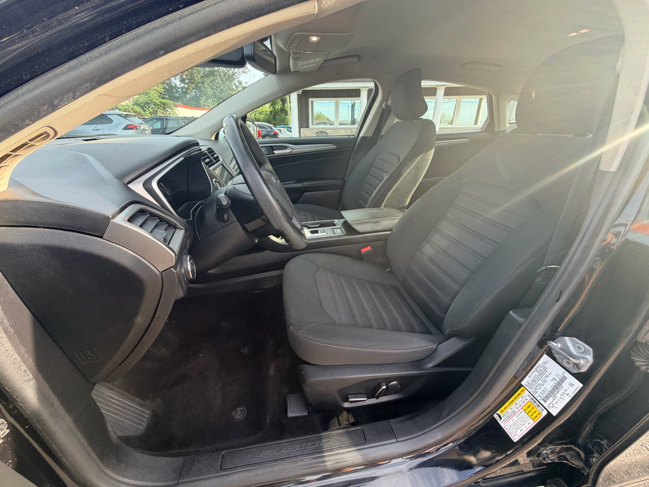 Used 2019 Ford Fusion SE image 11