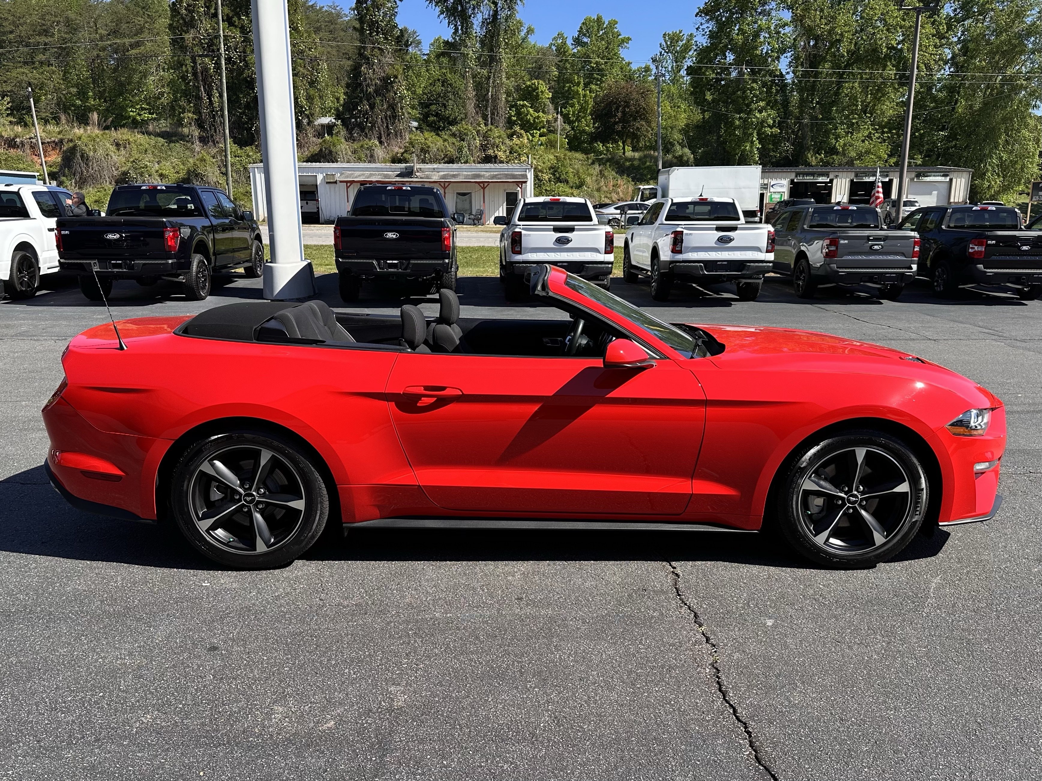 Used 2018 Ford Mustang Convertible RWD image 20