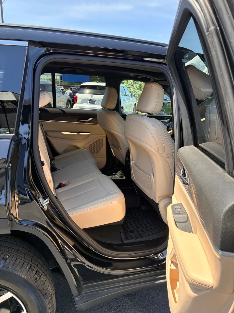 Used 2024 Jeep Grand Cherokee Limited AWD/4WD image 23