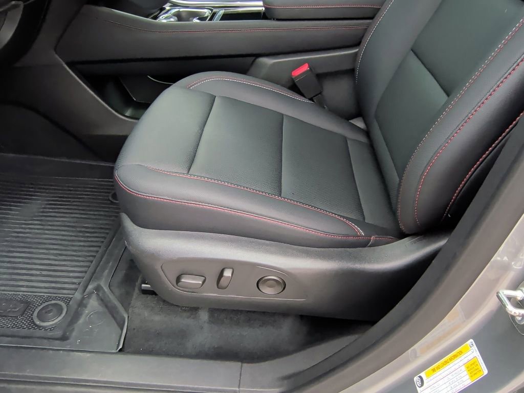 Used 2025 Chevrolet Traverse Z71 AWD/4WD image 13