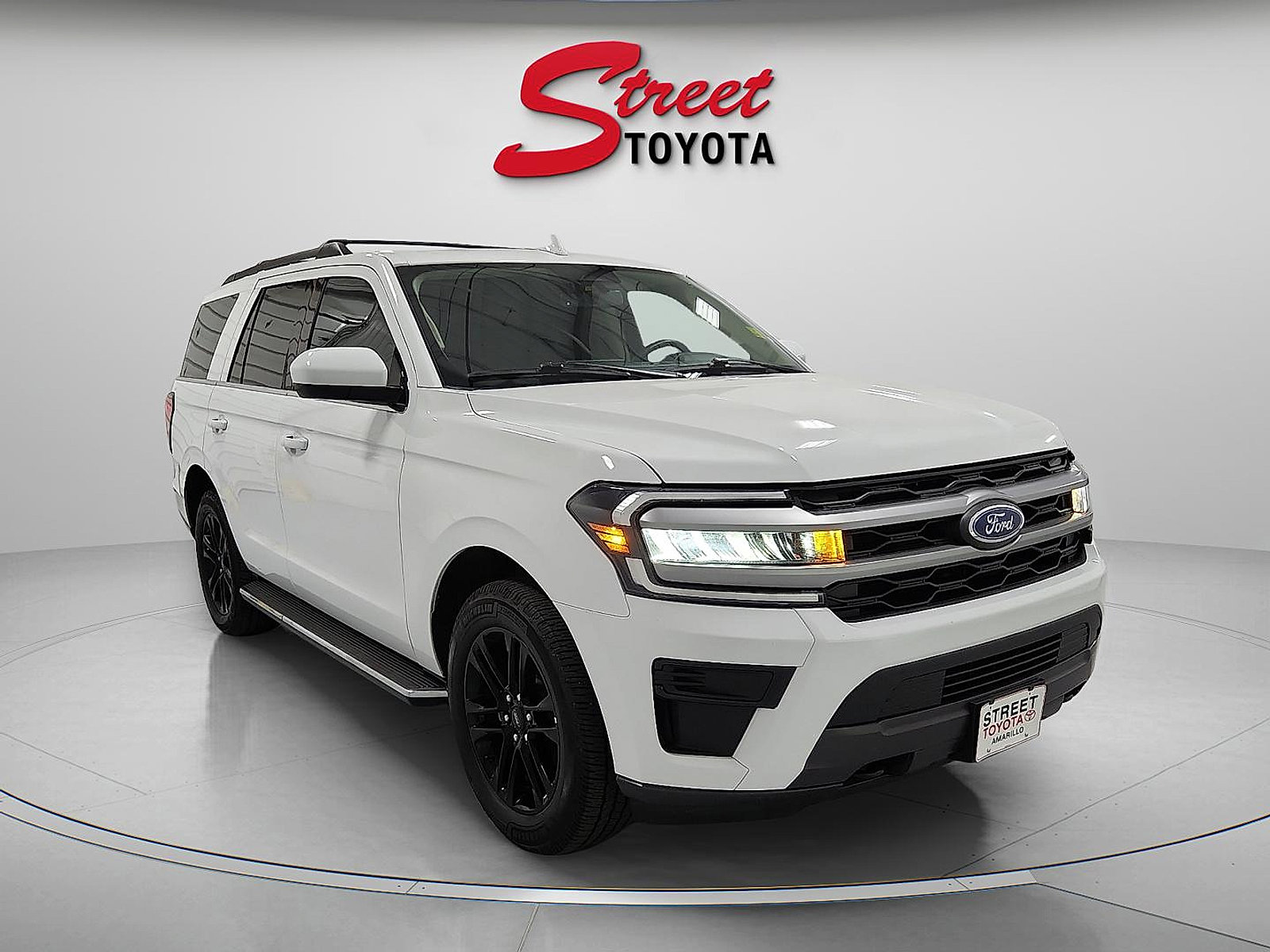 Used 2023 Ford Expedition XLT AWD/4WD image 5