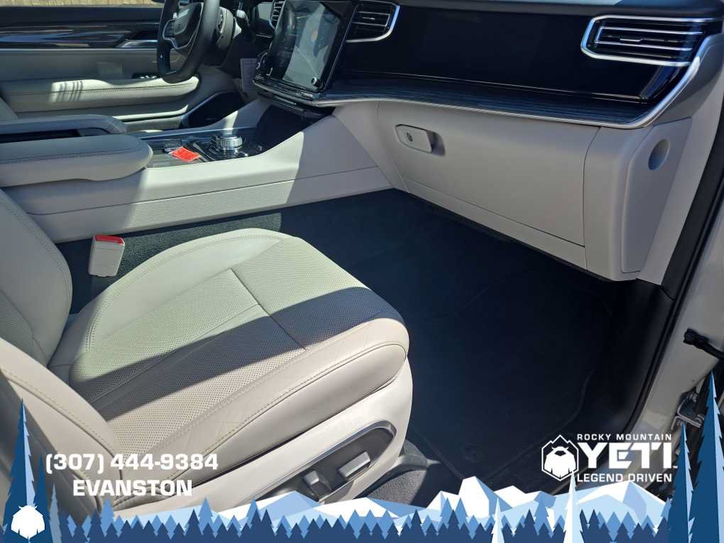 Used 2022 Jeep Wagoneer Series III w/ Rear Seat Video Group 1 AWD/4WD image 11
