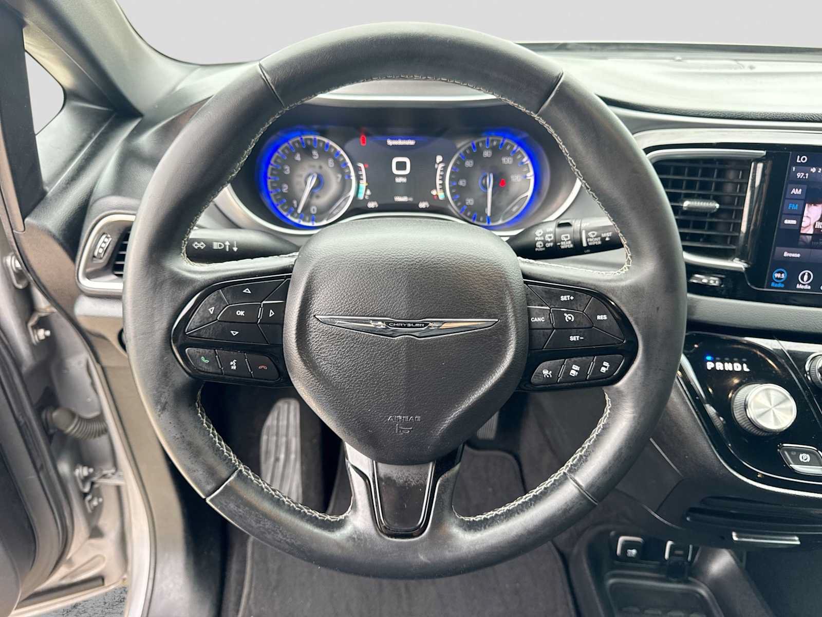 Used 2018 Chrysler Pacifica Touring-L w/ Advanced Safetytec Group FWD image 23