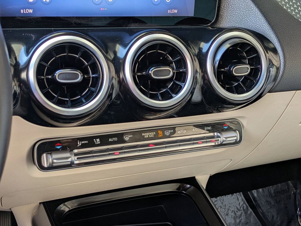 Used 2025 Mercedes-Benz GLA 250 4MATIC image 17