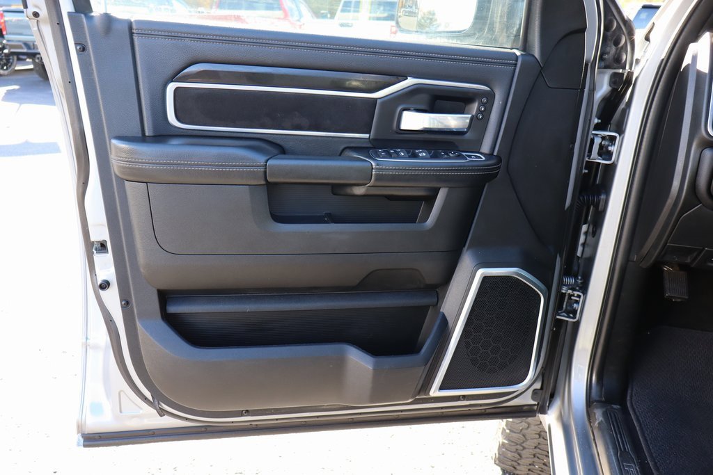 Used 2022 RAM 3500 Laramie w/ Night Edition image 26